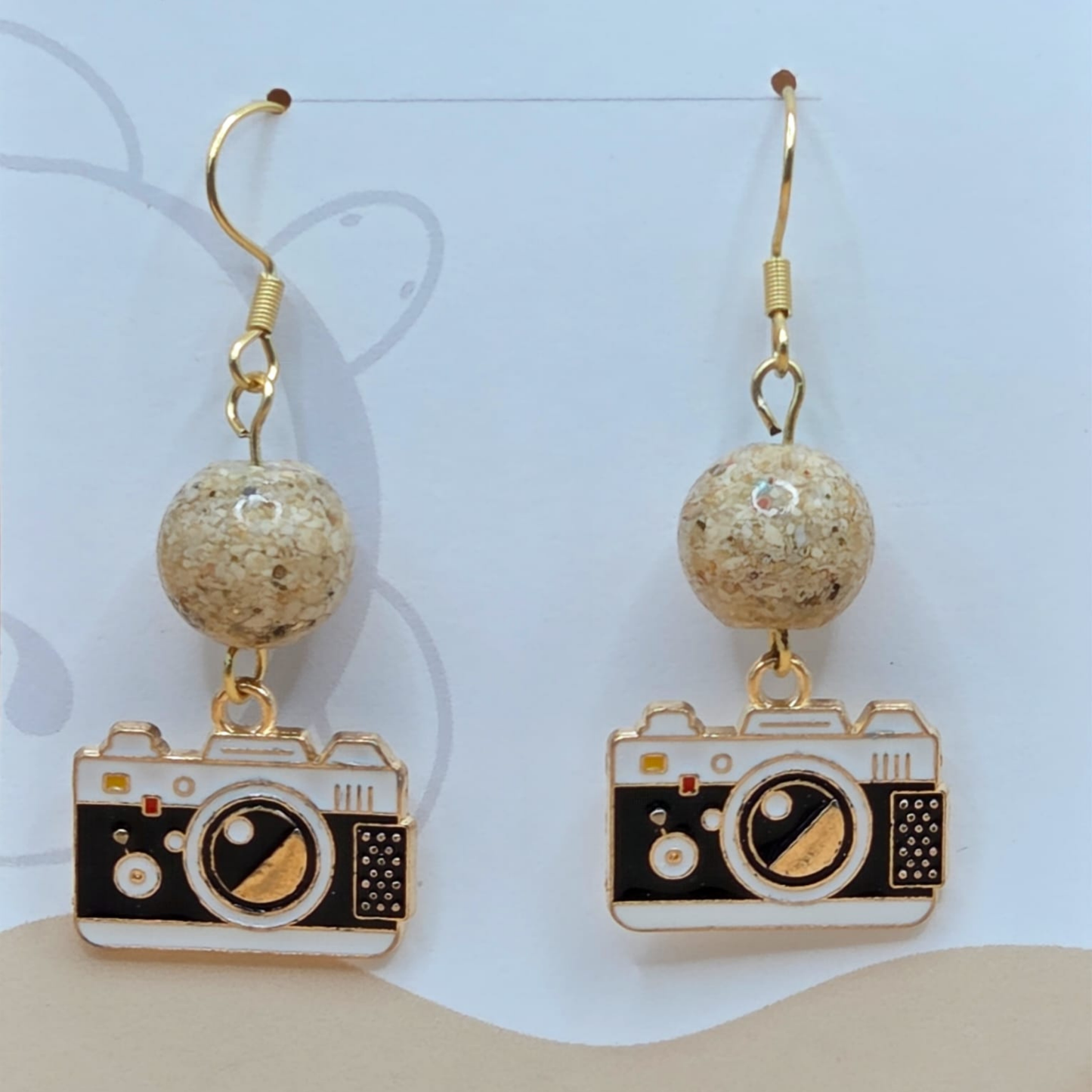 "Debí Tirar Más Fotos" Earrings | Vintage Camera Charm & Beach Sand Beads