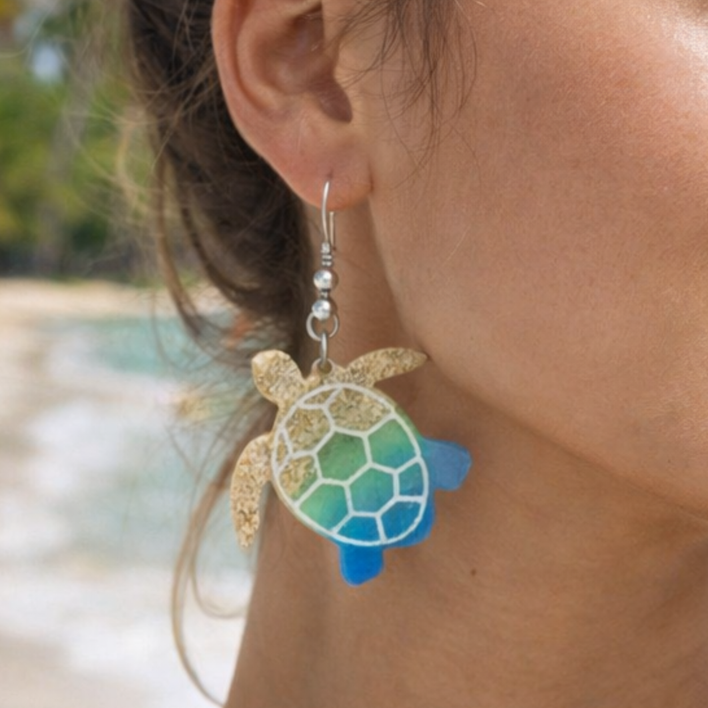 Turtle-shaped earring, made with beach sand